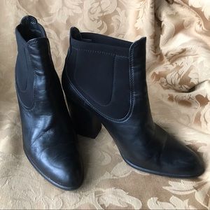 Stuart Weitzman black pull on boots
